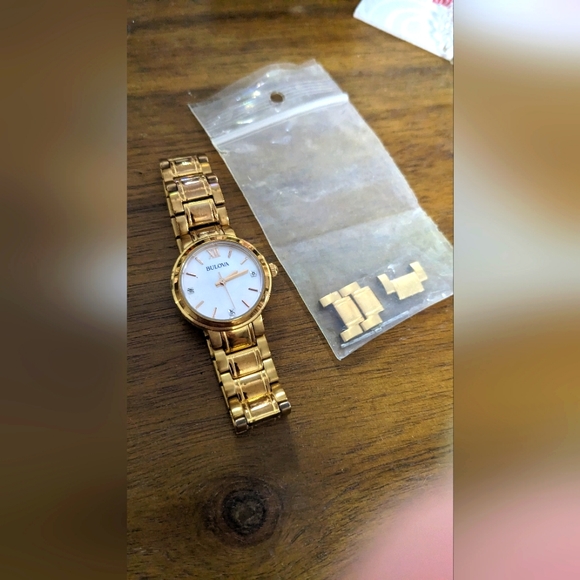 Bulova ladies watch, rose gold PVD with mother of pearl face - Picture 2 of 3